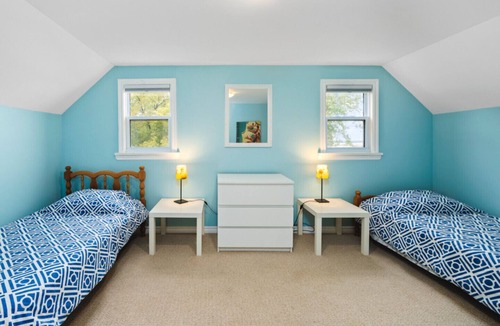 Picton Cottage | East Lake Surf Cottage - Cherry Valley, Ontario
