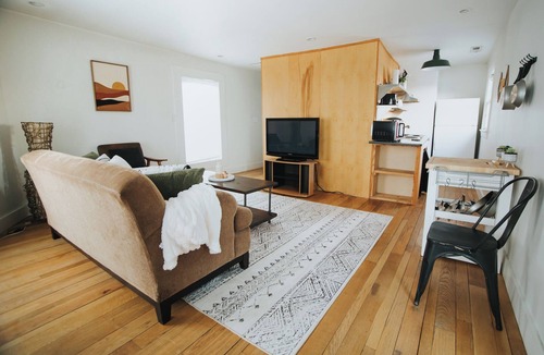 Belmont Apartment | Easy Walk to Downtown Mall, Bohemian Digs!