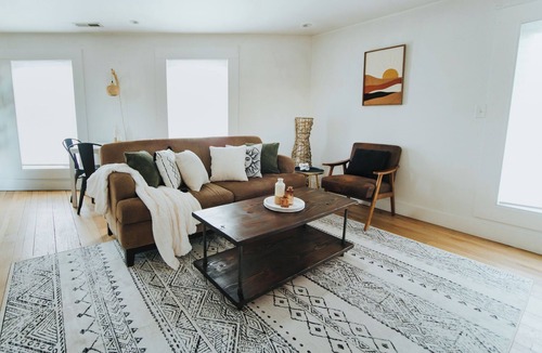 Belmont Apartment | Easy Walk to Downtown Mall, Bohemian Digs!
