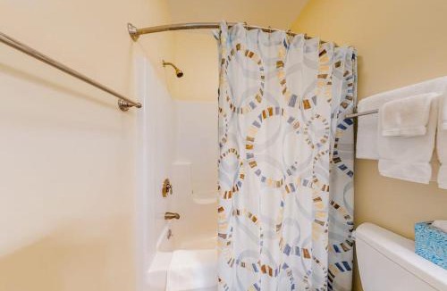 Northeast Harbor House | Efficient Getaway with Free WiFi - Close to Acadia National Park