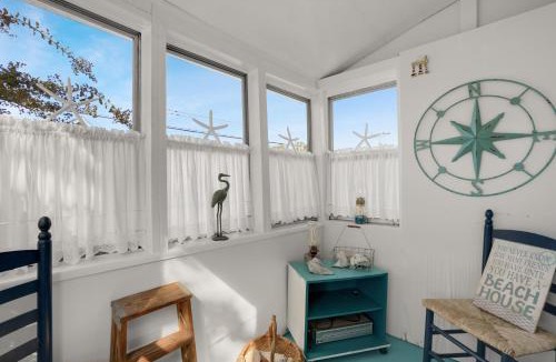 Chincoteague House | Egret's Walk - Charming Cottage on North Main!