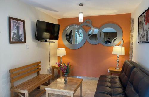 Santa Fe de la Laguna Hotel | El Campirano Restaurante & Hotel