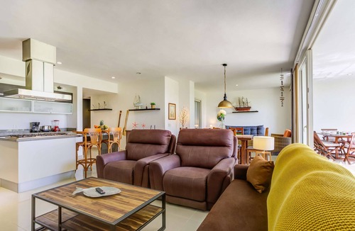 Las Jarretaderas Condo | El Tigre Deluxe, 2BD, Pool and Golf view and near Beaches!