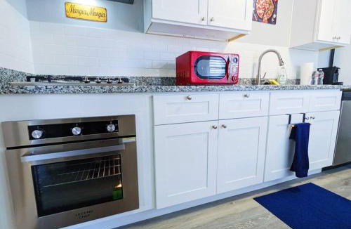 Neartown Cabin | Elegant 1 Bed Montrose - Rome @The Italian Plaza