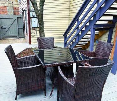 Neartown Cabin | Elegant 1 Bed Montrose - Rome @The Italian Plaza