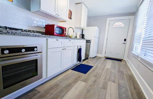 Neartown Cabin | Elegant 1 Bed Montrose - Rome @The Italian Plaza