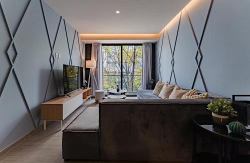 Del Valle Apartment | Elegant Apartment with Balcony and City Views