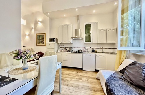 Le Cure Apartment | Elegant Centrally-Located Suite in Florence