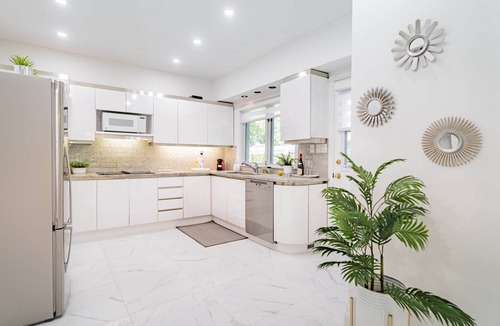 Mont-Royal Villa | Elegant Luxury Villa in Town of Mount Royal – Prestigious Montreal Living