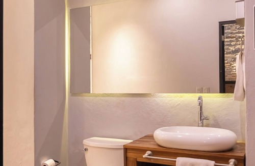 La Cruz Bed & Breakfast | Elegant room in Querétaro's Historic Center