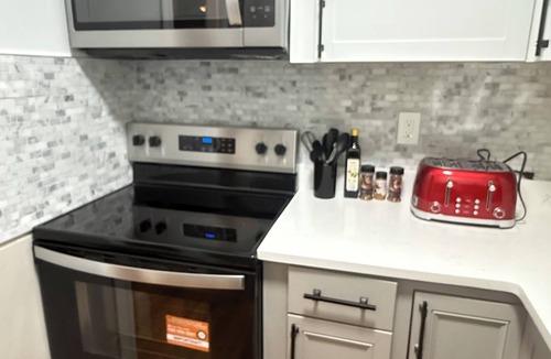 Worcester Apartment | Elegant West Side 3BR unit w/King Suite