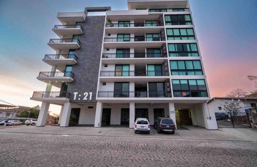 Lazaro Cardenas Apartment | Elegante condominio a 6 min del malecón y playas