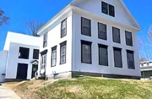 Bridgton House | Ell Suite walk to town beach