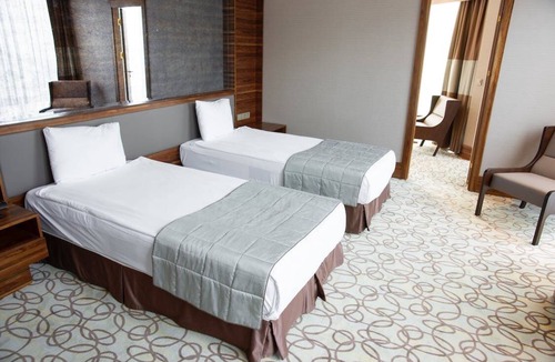 Hough Apartment | Elysian is conveniently located in University Circle, overlooking MLK Park.