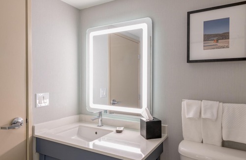 West Bloomington Hotel | Embassy Suites by Hilton Minneapolis Bloomington Edina