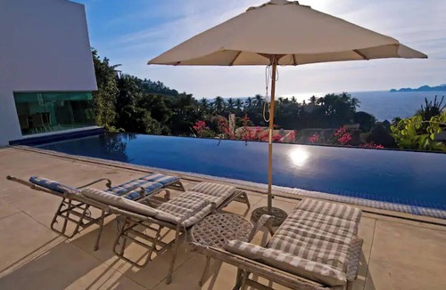 La Punta Apartment | Emerald Villa. Luxury beach house in Manzanillo