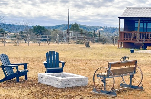 Fredericksburg Cabin | Enchanted Rockview Cabin 5 | 2 Queen beds
