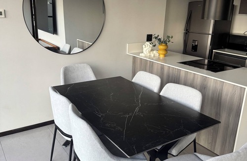 Americana Apartment | Enjoy this incredible apartment in the heart of the city.