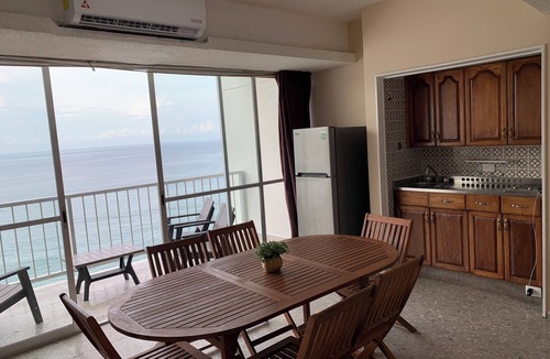 Club Deportivo Condo | Enjoyable Suite front beach in Acapulco de Juárez