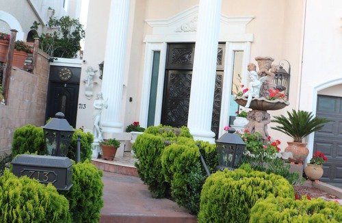 North of Montana House | Entire 2nd Flr-Santa Monica Luxury Roman Villa Suite