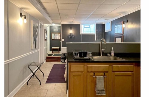 West Town Apartment | Entire Below Level Studio w/Private Sauna
