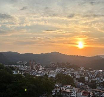 Taxco House | Entre el sol y la luna