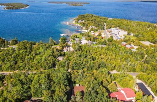 Tobermory Ski Chalet | Evergreen Escape - Tobermory Chalet