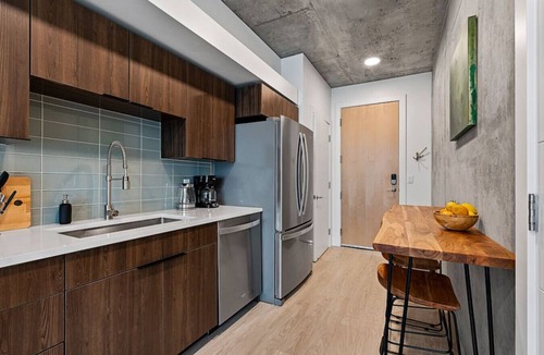 Rio Grande Apartment | Exceptional 1BD/BA-PoolHotTubGymParking- Downtown!