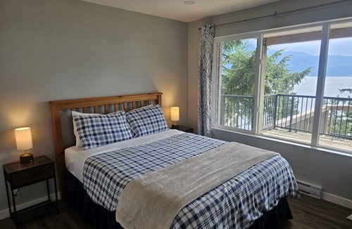 Bowen Island Condo | Exclusive 2-bdrm ocean & mountain view suite