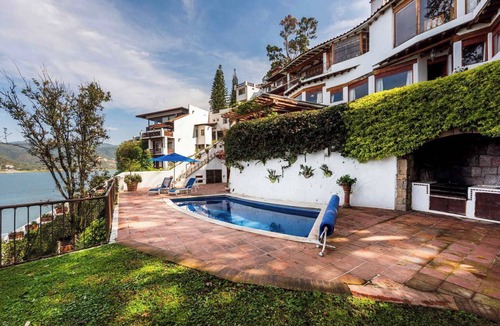 El Santuario Villa | Exclusive Lake Front Villa in La Peña