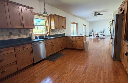 Birch Run Township House | Expansive Home for Gathering & Relaxing, Sleeps 14. Close to Frankenmuth.