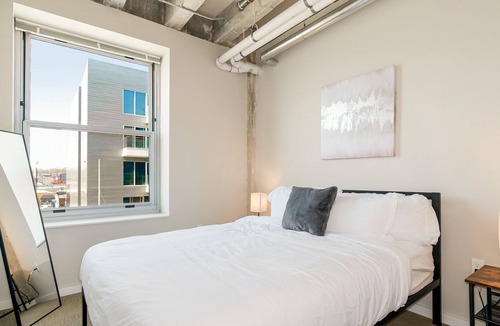 Crossroads Arts District Condo | Experience Serenity in an Elegant Accommodation with a Heavenly Rooftop Haven 31
