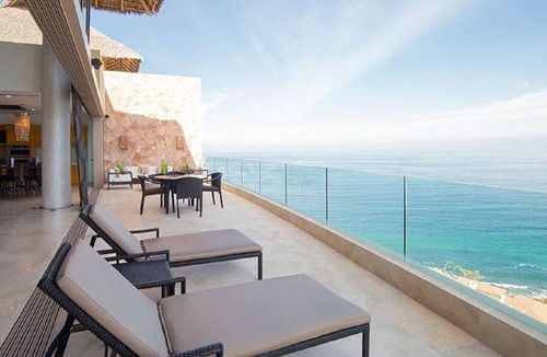 Amapas Condo | Experience the Height of Luxury: Unforgettable Stay in our 3 BR Penthouse