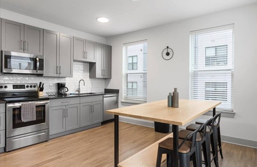 East Walnut HIlls Apartment | Explore Cincy! Stylish Condo by Shops & Dining