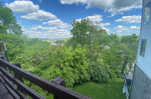 Mount Adams Condo | Explore Downtown and Mount Adams with River Views