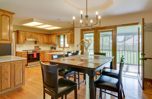 Springfield House | Explore Springfield! Spacious Family Home w/Yard