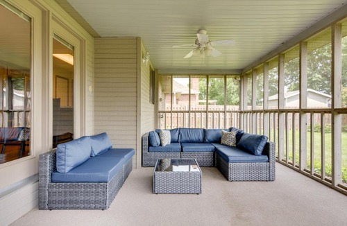 Springfield House | Explore Springfield! Spacious Family Home w/Yard