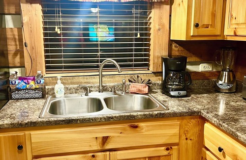 Townsend Cabin | Extremely clean cabin in a quiet setting with an outdoor fire pit.