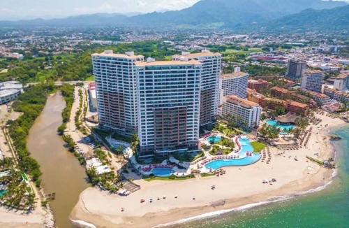 North Hotel Zone Condo | F-View & Rest Overlooking the Ocean!