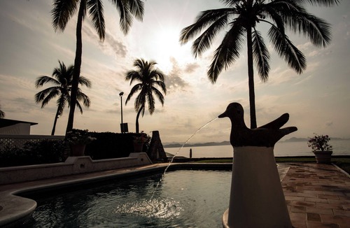 Manzanillo Villa | Fab Beachfront, 4-bedroom villa in Club Santiago, Manzanillo! CAD accepted!