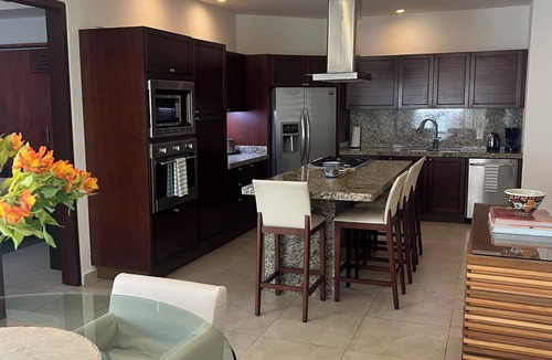 Romantic Zone Condo | Fabulous Luxury Penthouse in Romantic Old Town!