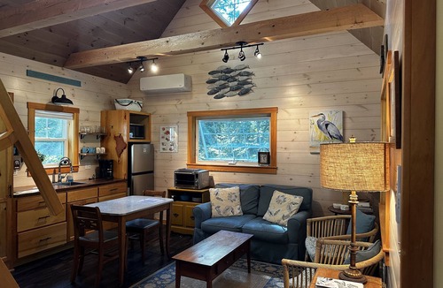 Bristol Cottage | Fall Special 20% off, Pets Stay Free! Modern Cottages w/Heat & AC