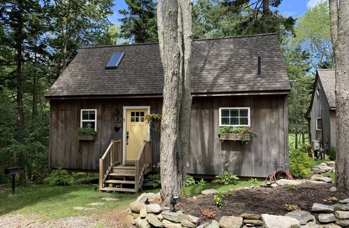Bristol Cottage | Fall Special 20% off, Pets Stay Free! Modern Cottages w/Heat & AC