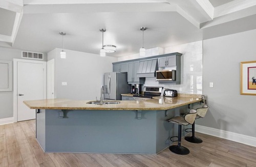 Collingwood Condo | Family Condo for 6 | 10 Minutes to Blue Mountain!