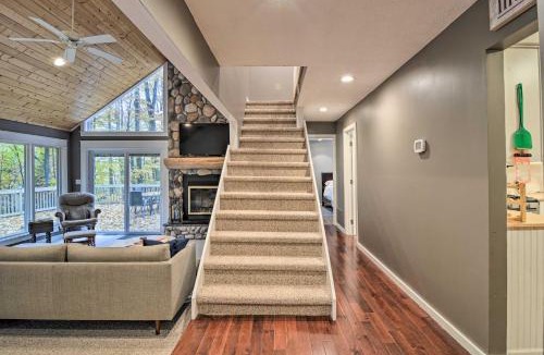 Harbor Springs House | Family Escape - Near Little Traverse Wheelway