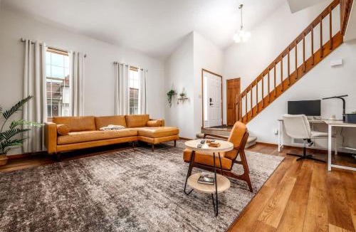 Fort Wayne House | Family Friendly and quite 2 bedroom Condo Close to Fun