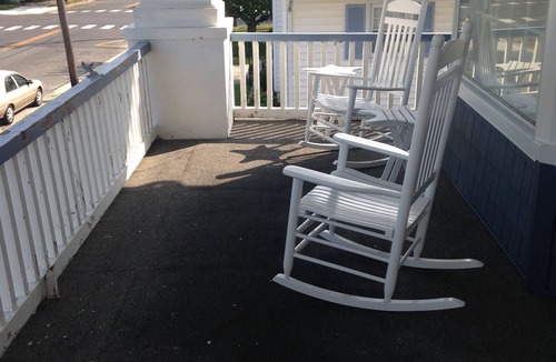 North End House | Family Friendly Beach House Sleeps 13 Comfortably, 2 blocks from beach