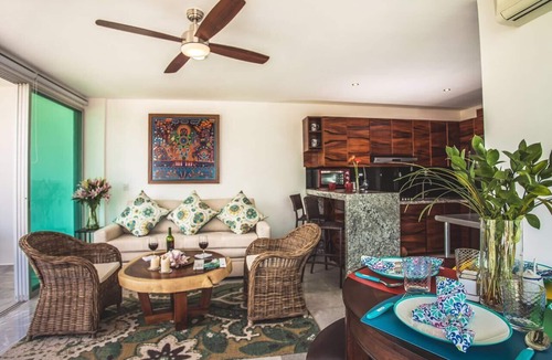 Flamingos Apartment | Family-friendly BEACHFRONT! Amazing pools and best beach around!