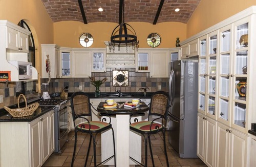 Rancho del Oro Villa | Family Friendly Villa w. Solar Heated Pool & free WiFi.