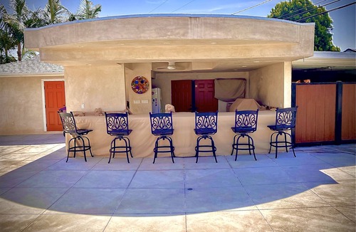 The Plaza House | Family Retreat near Disney, Knotts, Beaches, Aquarium, Gondala, Entertainment.